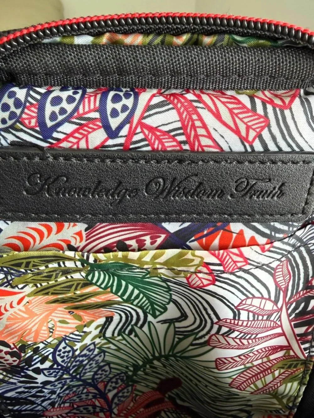 Robert Graham Versatile Crossbody Bag – Black – Excellent Condition